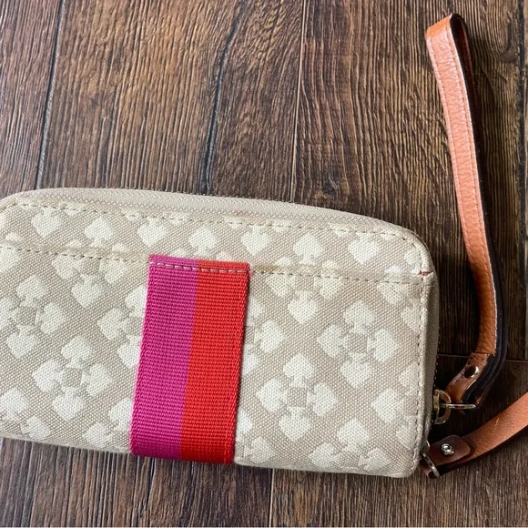 Kate Spade Beige and White Wristlet Wallet EUC - Picture 4 of 6